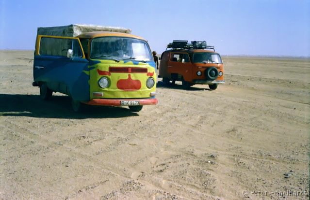 Algerien Wüste Sahara Ebene Geländewagen